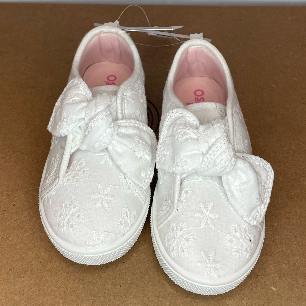 White floral lace detail shoes